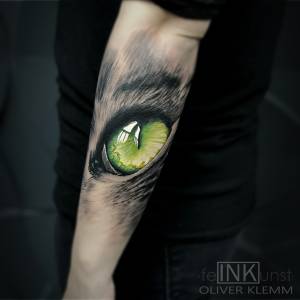 Realistisches Tattoo eines Katzenauges